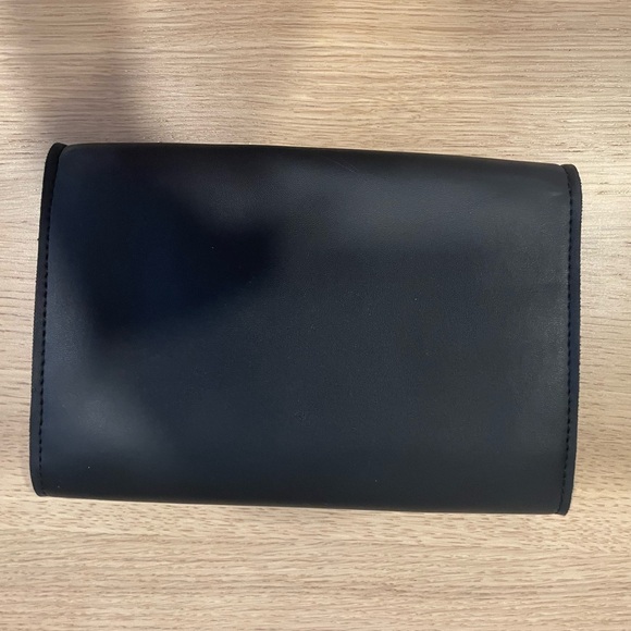 black clutch - Picture 4 of 4